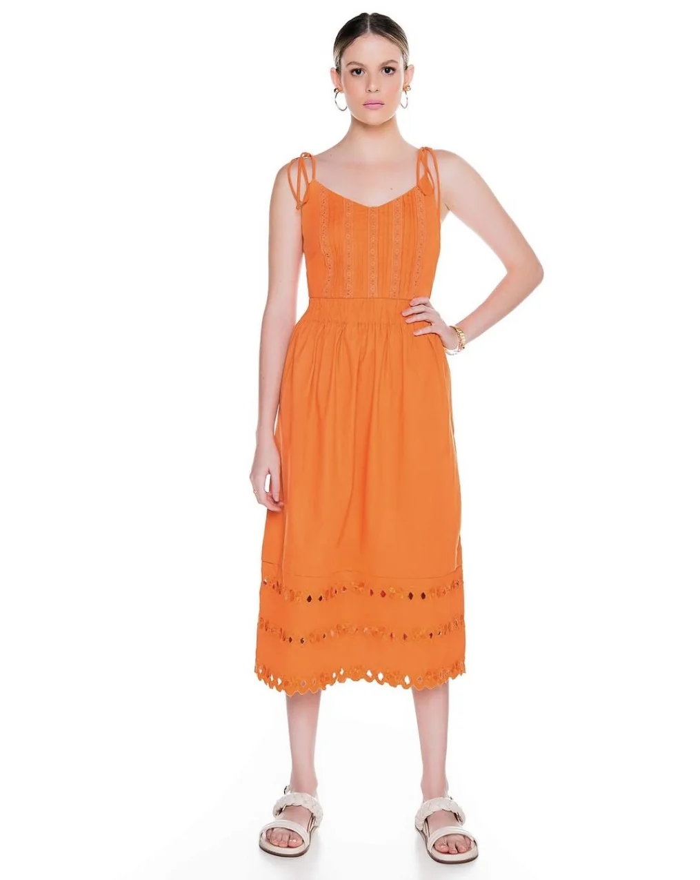 Vestido Vicência na cor Laranja, fotografia original da peça
